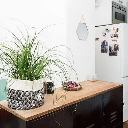 Apartment Hostnfly - Charming Studio Near Republic Paris