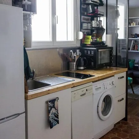 Hostnfly - Charming Studio Near Republic Apartment