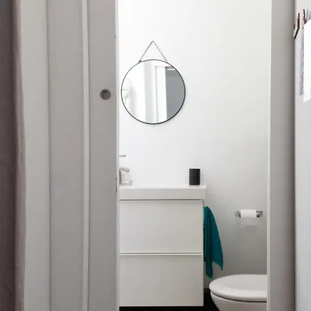 Hostnfly - Charming Studio Near Republic Apartment *