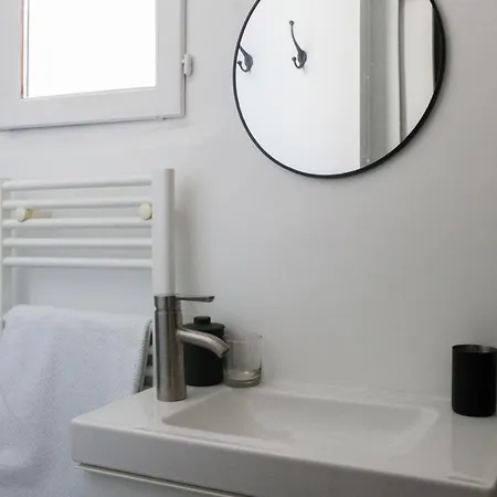 Apartment Hostnfly - Charming Studio Near Republic Paris
