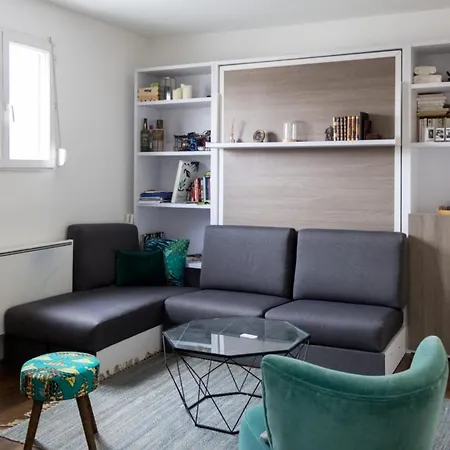 Hostnfly - Charming Studio Near Republic Apartment *