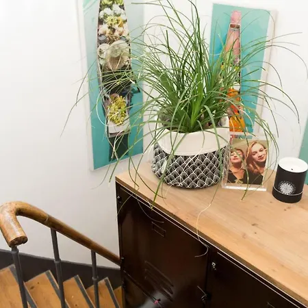 Hostnfly - Charming Studio Near Republic Apartment