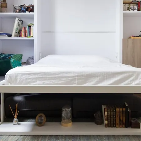 Hostnfly - Charming Studio Near Republic *