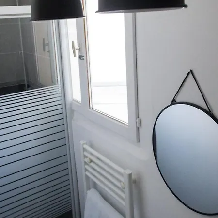 Hostnfly - Charming Studio Near Republic * Paris